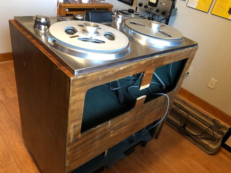 Inside photos of Theophilus / MOMSR / R2RTx's Ampex 200A #33 pro reel to reel tape recorder